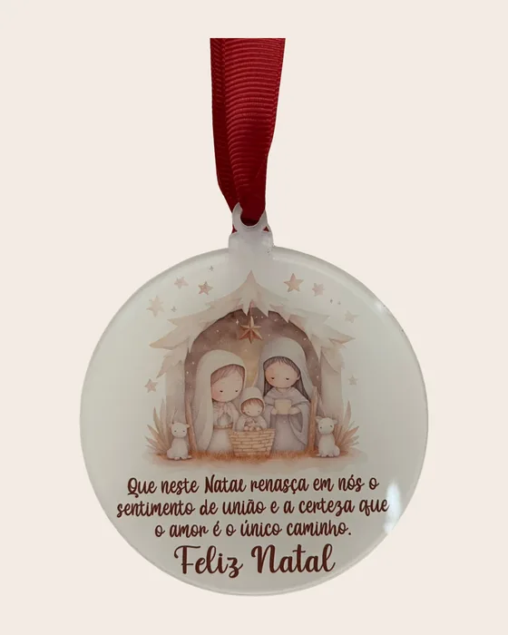Bola de Natal branca com o presépio pintado em aguarela e a frase «Que neste Natal renasça em nós o sentimento de união e a certeza que o amor é o único caminho. Feliz Natal».